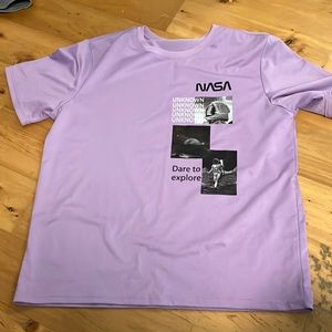 Men’s Nasa shirt.